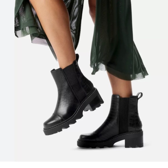 Sorel Joan Now Waterproof Chelsea Boot, black leather croc, LIKE NEW - Picture 2 of 11